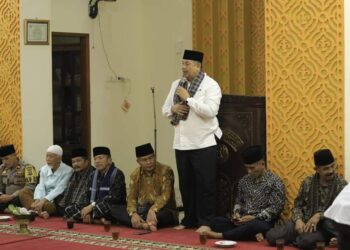 Wali Kota Solok, H. Zul Elfian Umar Dt. Tianso saat bersilaturahmi dengan seluruh pegiat Pangguang Pidato Adat Kota Solok.(Prokomp)