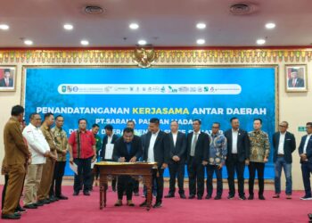 Penandatanganan kerjasama antara Pemerintah Kota Pekanbaru dan Pemerintah Kabupaten Solok yang diwakili oleh PT. SPM dan KP APM.(Ist)