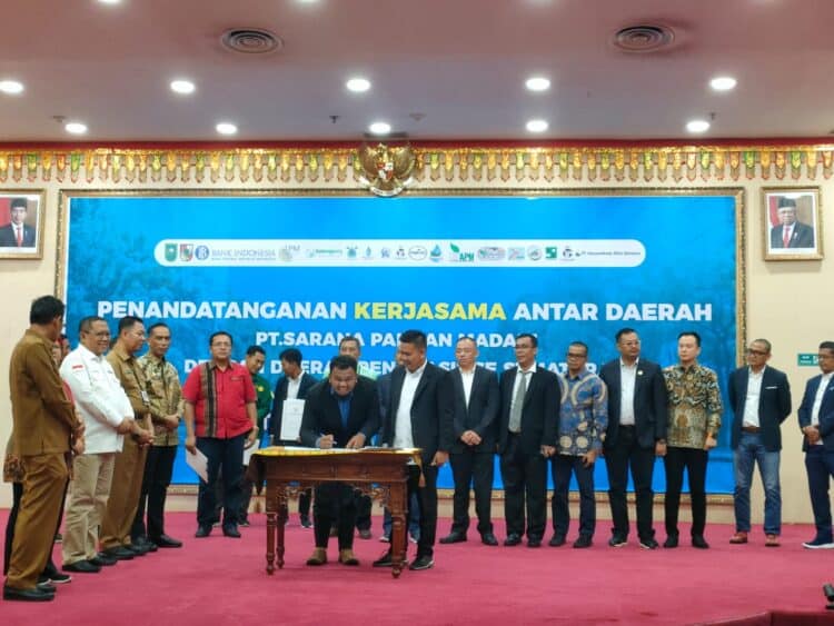 Penandatanganan kerjasama antara Pemerintah Kota Pekanbaru dan Pemerintah Kabupaten Solok yang diwakili oleh PT. SPM dan KP APM.(Ist)