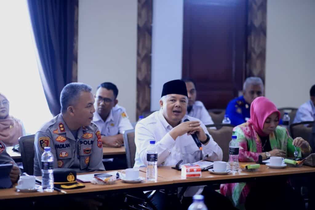 Wali Kkota Solok, H. Zul ELfian Umar memimpin rapat persiapan pelaksanaan Latsitardanus 2023 di Kota Solok.(Prokomp)