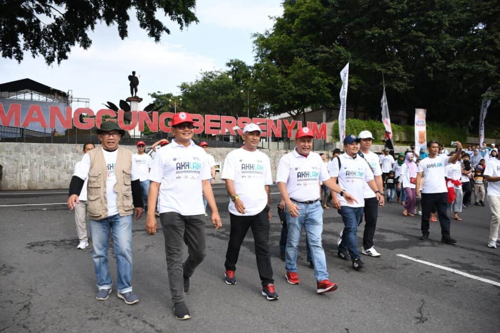 Semen Padang Semarakkan Jalan Sehat Bersama BUMN di Temanggung