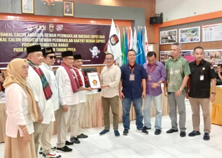 Partai Gerindra Daftar Bacaleg DPRD ke KPU Sumbar