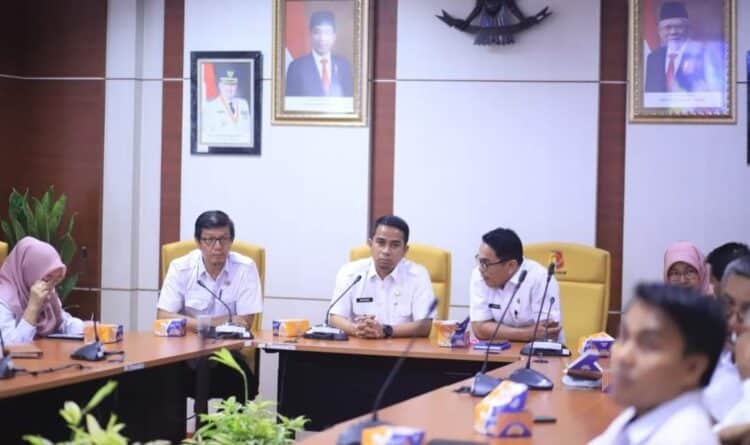 Rakor Pemko Solok bersama Kemendagri dan BPS dalam pencegahan terjadinya inflasi di daerah.(Prokomp)