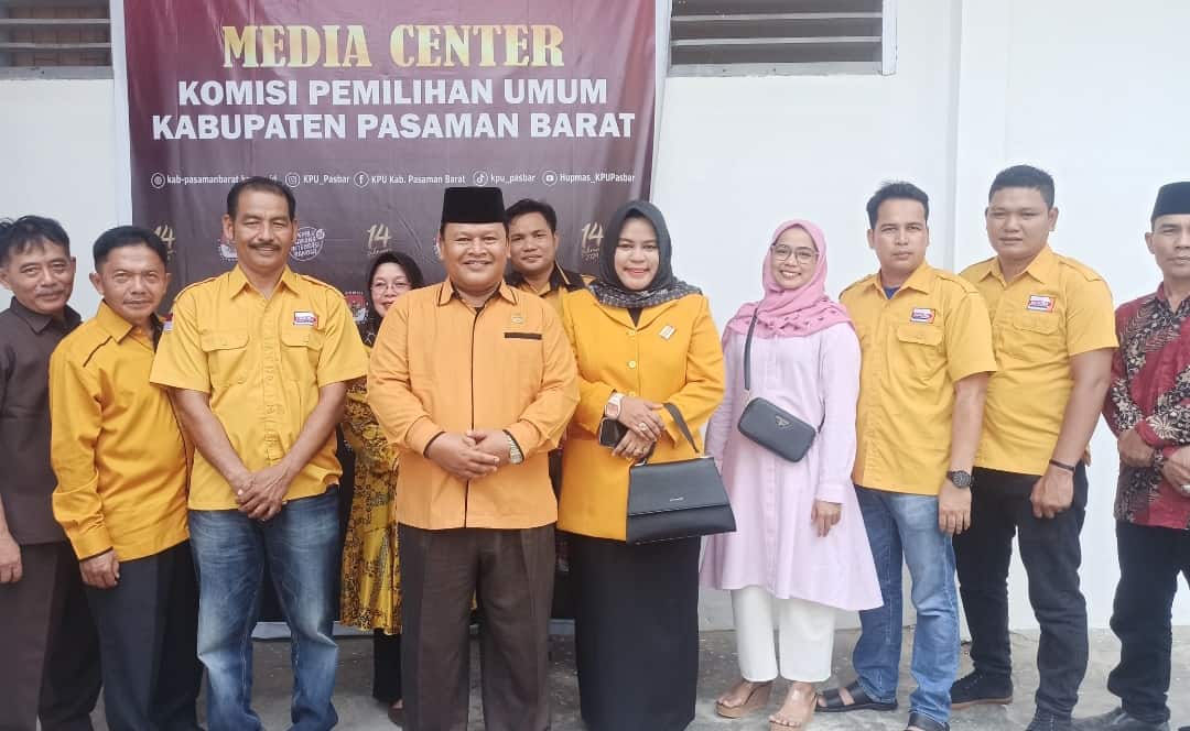 KPU Pasbar Terima Berkas Pendaftaran Bakal Caleg DPRD Dari Partai ...