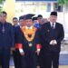 Wali Kota Solok, H. Zul Elfian Umar dan jajaran rektorat UMMY Solok saat prosesi wisuda ke-59.(Prokomp)