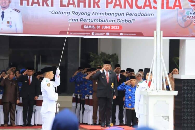 Upacara peringatan Hari Lahir Pancasila di Halaman Balai Kota Solok.(Prokomp)