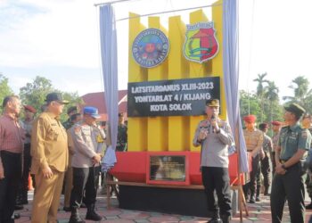 Peresmian tugu Latsitardanus ke-43 di Simpang Lima Laing Kita Solok.(Prokomp)