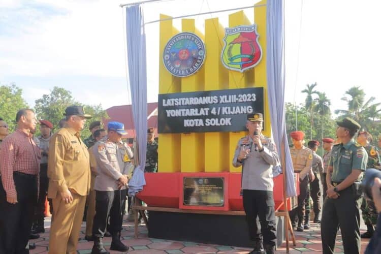 Peresmian tugu Latsitardanus ke-43 di Simpang Lima Laing Kita Solok.(Prokomp)