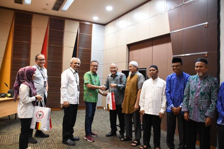 Semen Padang Lepas 21 CJH ke Tanah Suci