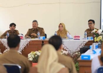 Wali Kota Solok, H. Zul Elfian Umar saat membuka rapat koordinasi Forikan Kota Solok.(Prokomp)