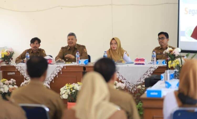 Wali Kota Solok, H. Zul Elfian Umar saat membuka rapat koordinasi Forikan Kota Solok.(Prokomp)