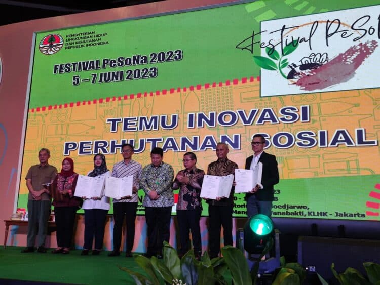Semen Padang Bersama KLHK Deklarasikan Pengembangan KUPS
