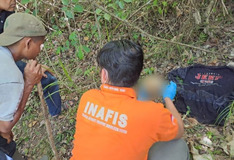 Tim Inafis Polres Solok melakukan identifikasi terhadap kerangka manusia yang ditemukan.(Ist)