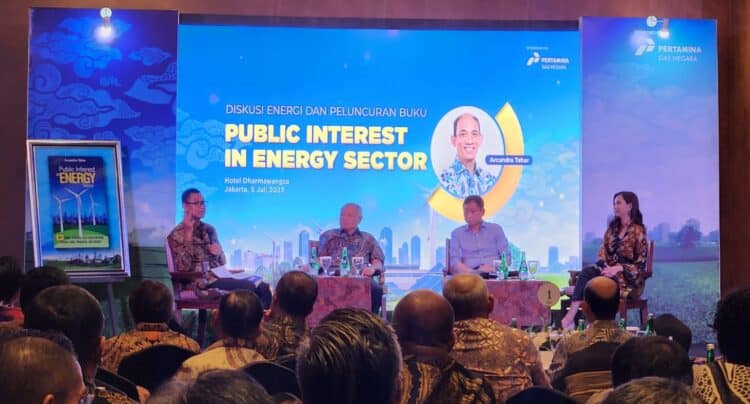 Suasana diskusi panel peluncuran buku Public Interest in Energy Sector karya Arcandra Tahar, di Jakarta, Rabu (6/7).