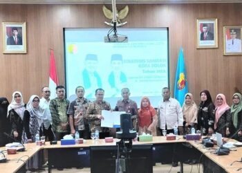 Pelaksanaan Coaching Clinic II dalam pematangan strategi layanan sanitasi berkelanjutan di Bappeda Kota Solok.(IPS/Ist)