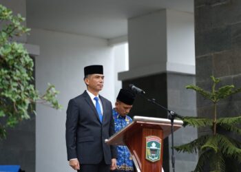 Sekda Kabupaten Solok, Medison menjadi pembina upacara dalam peringatan Hari Lahir Pancasila di Kabupaten Solok.(Ist)