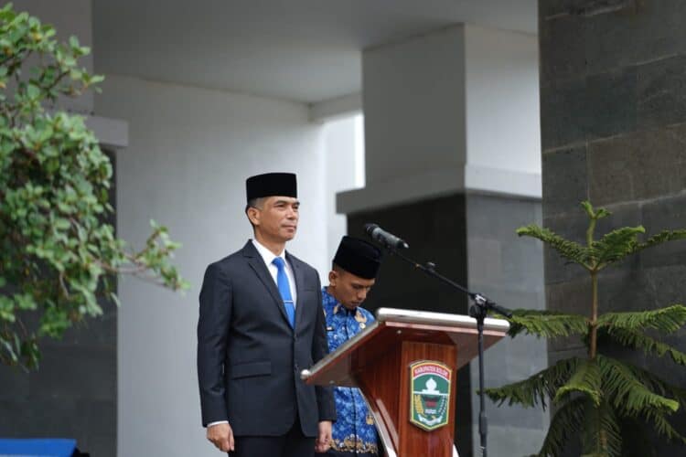 Sekda Kabupaten Solok, Medison menjadi pembina upacara dalam peringatan Hari Lahir Pancasila di Kabupaten Solok.(Ist)