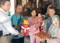 Penyaluran bantuan bahan pangan bagi anak terindikasi stunting di Nagari Kambang, Pesisir Selatan.(Ist)