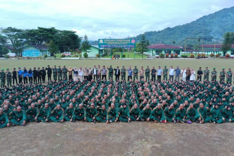 550 Mahasiswa Baru Politeknik Negeri Padang Masuk Barak Militer