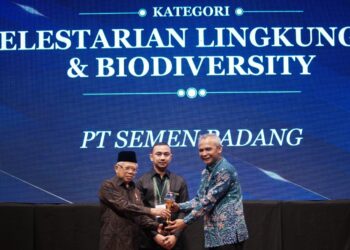 Penghargaan Padmamitra Award 2022 yang diraih PT Semen Padang kategori Pelestarian Lingkungan & Biodiversity yang diselenggarakan oleh Kementerian Sosial RI bersama Forum CSR Indonesia, menjadi kado istimewa pada HUT ke-65 Pengambilalihan PT Semen Padang dari Belanda yang diperingati setiap 5 Juli.