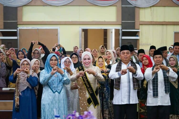 Bunda PAUD Kabupaten Solok, Ny. Emiko Epyardi Asda membuka pembekalan bagi kepala, guru dan pengurus PAUD se Kabupaten Solok.(Ist)