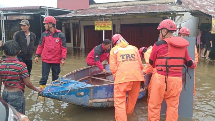 Semen Padang Kirim Relawan TRC Evakuasi Korban
