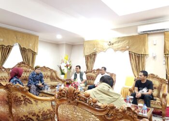 Silaturahmi Menteri Desa dan PDTT Republik Indonesia Abdul Halim Iskandar dengan legislator Sumbar, Firdaus saat kunjungan ke Sumatra Barat.(Ist)