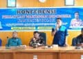 Mewakili Bupati, Asisten III Pemkab Solok, Editiawarman menyampaikan sambutan dalam pembukaan konferensi ke-III PWI Kabupaten Solok.(Ist)