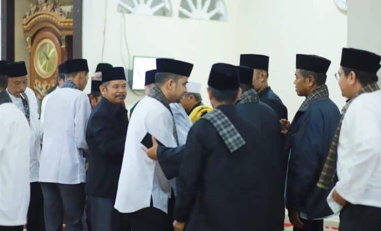 Wakil Wali Kota Solok, Dr. Ramadhani Kirana Putra saat bersilaturahim dengan guru pangguang pidato adat Kota Solok.(Prokomp)