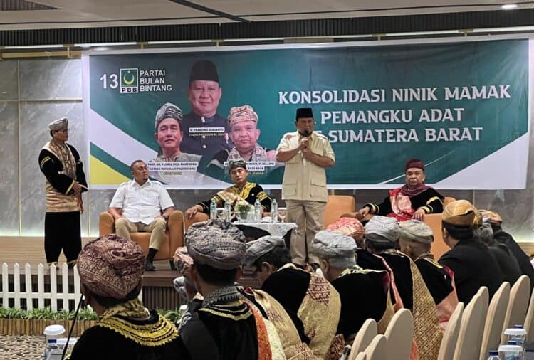 100 Ninik Mamak Pemangku Adat di Sumbar Dukung Prabowo jadi Presiden