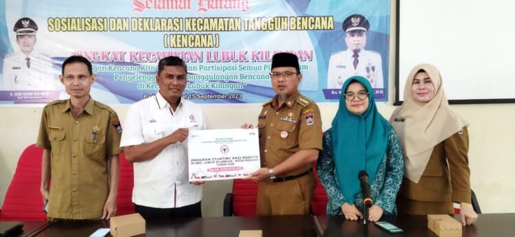 Semen Padang Salurkan Bantuan PMT untuk Baduta Stunting di Lubuk Kilangan