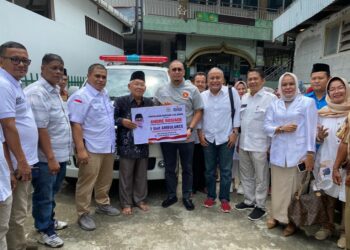 Andre Rosiade Bantu Ambulans untuk Masjid Baiturrahman Lubuk Begalung Padang