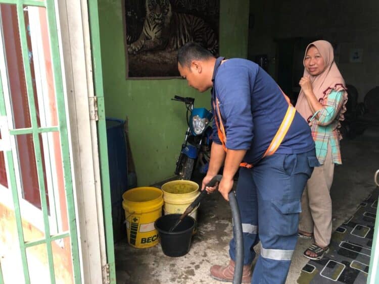 Semen Padang Kembali Salurkan Bantuan Air Bersih di Batu Gadang