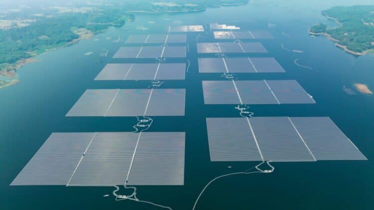 Proyek Pembangkit Listrik Tenaga Surya (PLTS) Terapung atau Floating Solar PV Cirata berkapasitas 192 megawatt peak (MWp) seluas 200 hektare. PLTS ini dibangun di atas Waduk Cirata dan menjadi yang terbesar di Asia Tenggara.