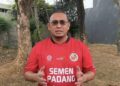 Andre Rosiade Ajak Pendukung Semen Padang Kibarkan Bendera Palestina saat Lawan PSPS Riau