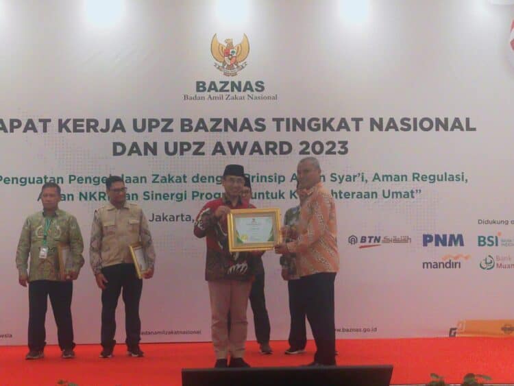 UPZ BAZNAS Semen Padang Raih Tiga Penghargaan UPZ Awards 2023