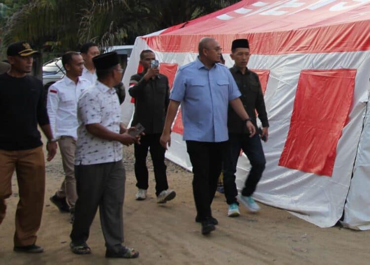 Andre Rosiade Bantu Korban Banjir di Dharmasraya Rp25 Juta