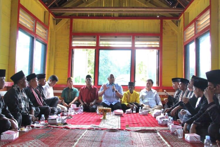 Pulang Kampung ke Sijunjung Andre Rosiade Berikan Bantuan