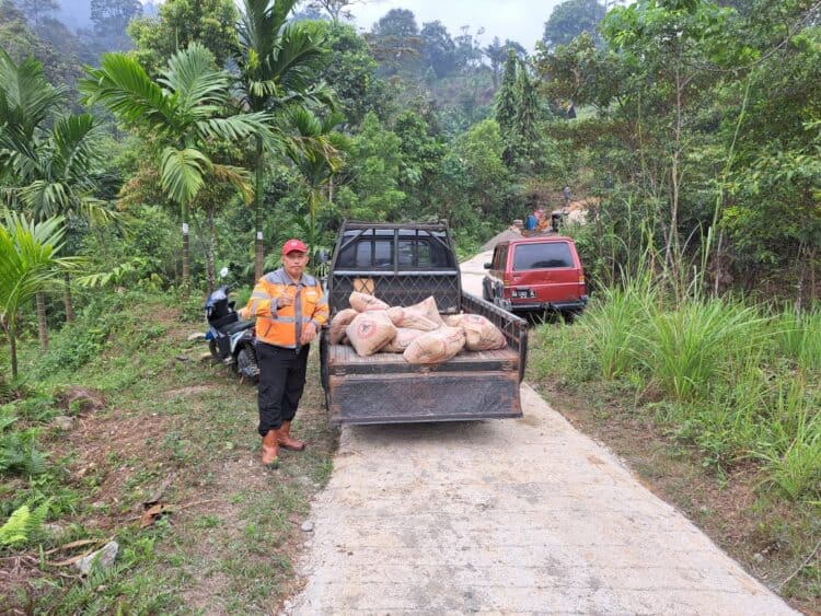 Semen Padang Bantu Betonisasi Jalan Padang Gaduik Ketek