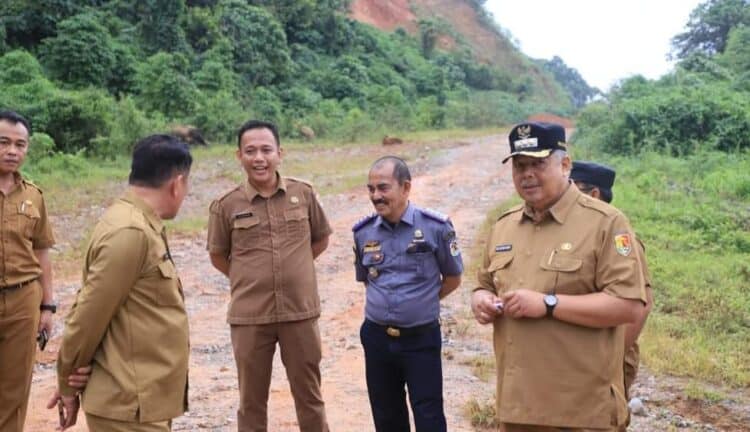 Wako Solok tinjau longsor dan jalan rusak di Laiang Pasia