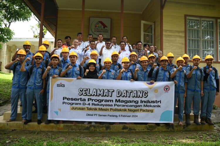22 Mahasiswa PNP Ikuti Program Magang Industri di Semen Padang