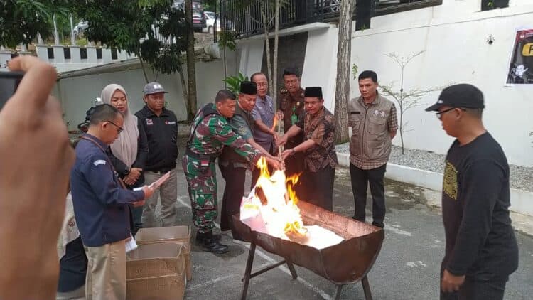 Pemusnahan kelebihan surat suara