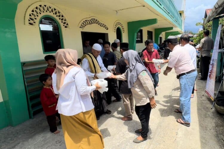 Pemilu Usai, Andre Rosiade Gelar lagi Jumat Berkah Gerindra di Padang