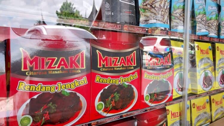 Outlet Rendang Mizaki di Padang Panjang (Fitri/KLIKPOSITIF.com)