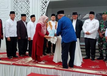 Baznas Kota Solok Bantu Mimbar Masjid Besar Syura