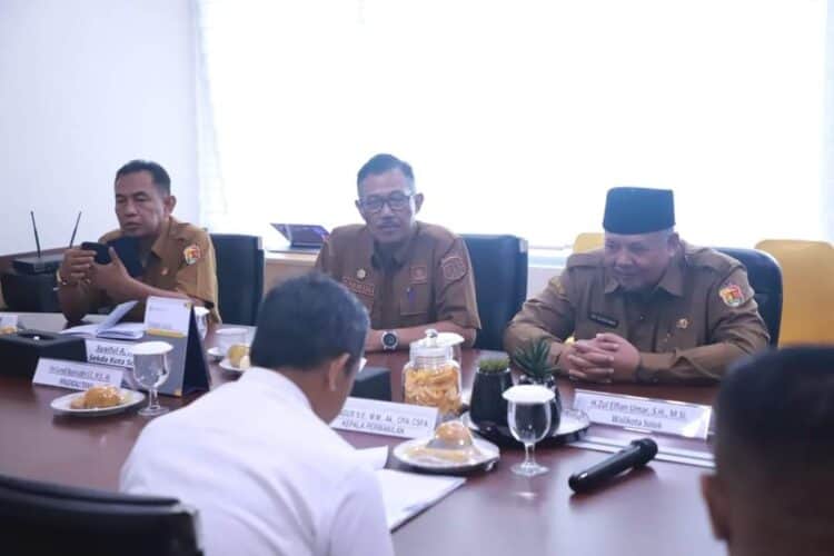 Penyerahan LKPD Kota Solok kepada BPK Sumbar