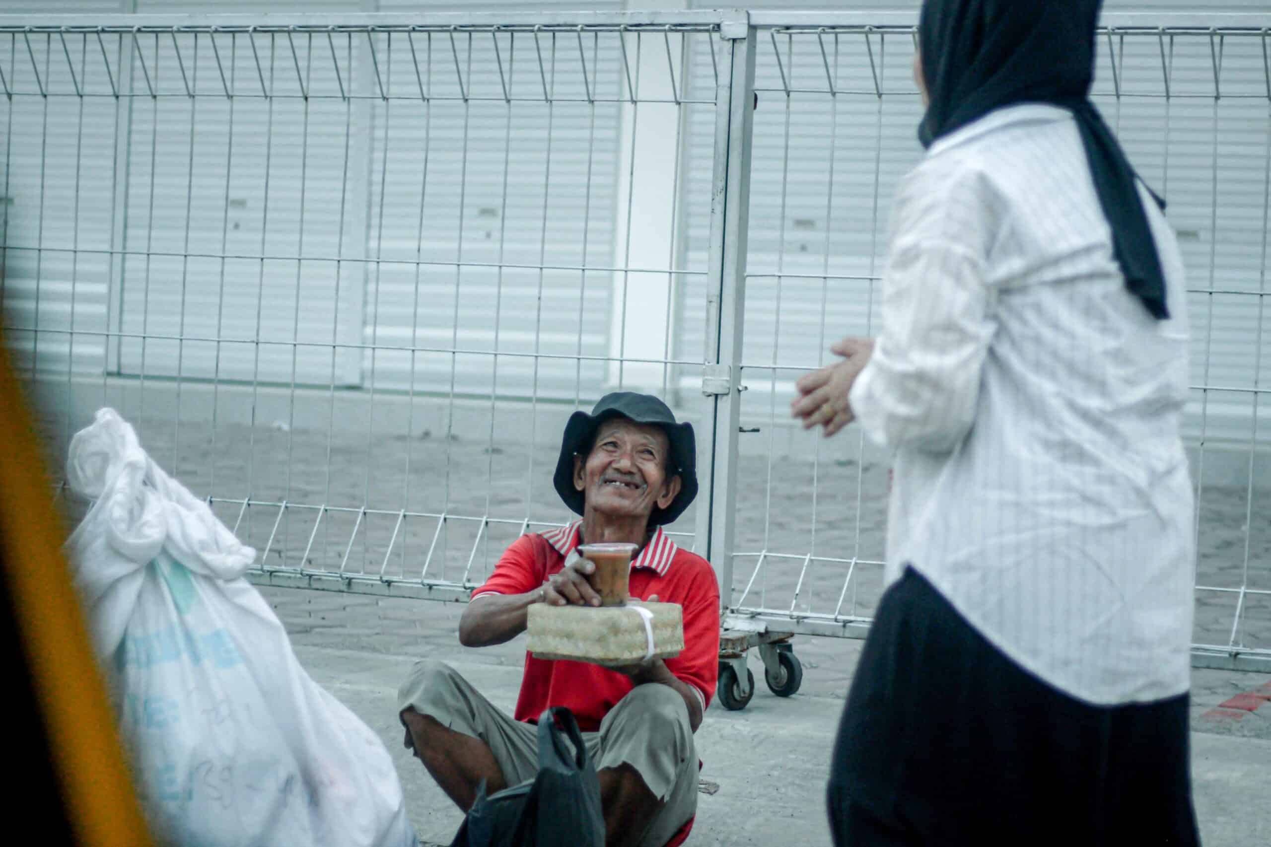 Pembagian Takjil di beberapa titik di Kota Padang oleh karyawan Classy Corp