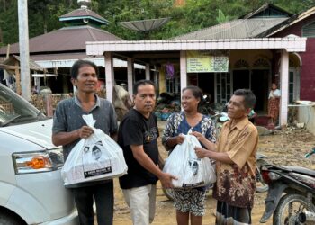 Selain Sediakan Makan Sahur untuk Korban Banjir Pessel, Gerindra juga Bagikan Takjil dan Nasi Berbuka