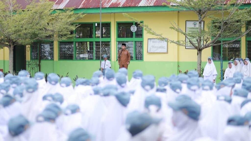 Upacara bendera di MAN Kota Solok