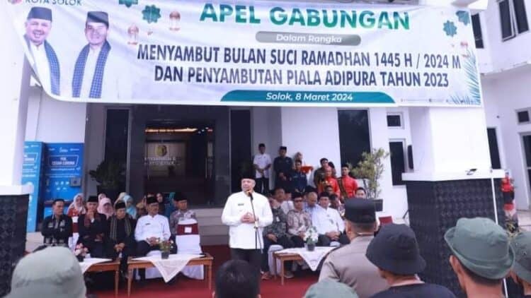 Penyambutan bulan suci Ramadhan dan Piala Adipura di Balaikota Solok